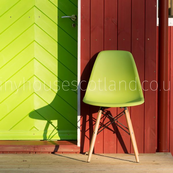 Tiny House Scotland Who said red and green shouldn't be seen?
