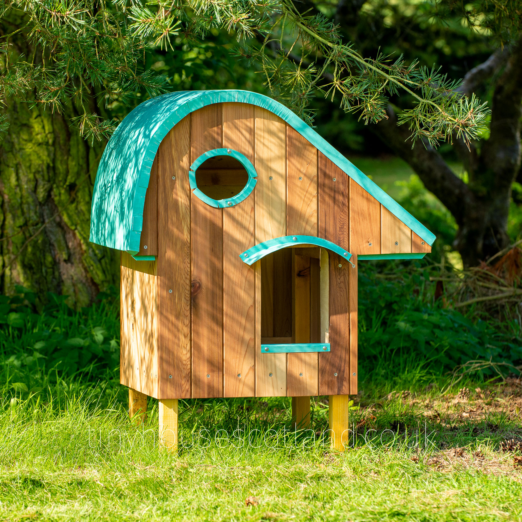 'Da Bird' Tiny House Scotland Cat Kennel