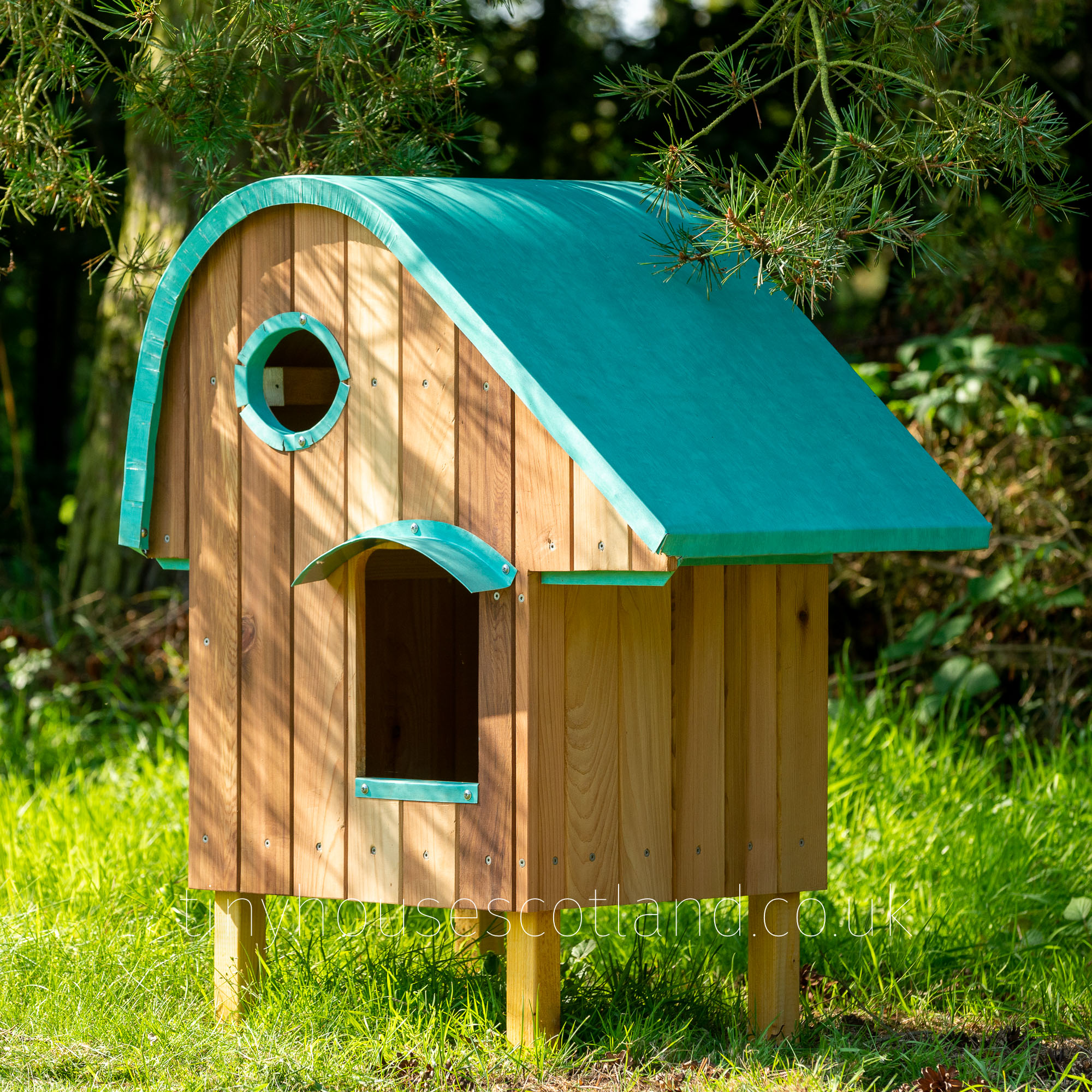 'Da Bird' Tiny House Scotland Cat Kennel
